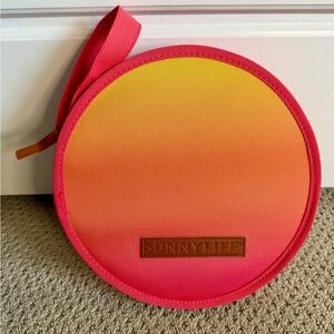 Sunnylife Vibrant Pink and Orange Circle Bag with Plates and Silverware for 2